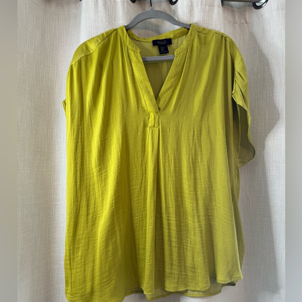 Vibrant Rachel Roy shirt, size XL.  Smoke free home
